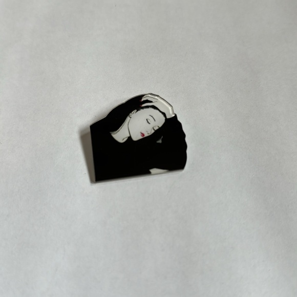 Fashion pin - free with a purchase of an item - Picture 3 of 7